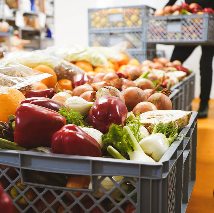 Frische Rohstoffe für die Fermentation, Früchte, Nüsse und Gemüse liefern Vitamine und Mineralstoffe
