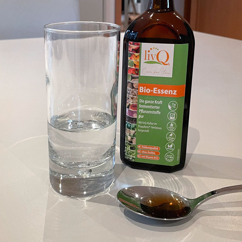 1 Löffel Essenz in Wasser gemischt täglich trinken